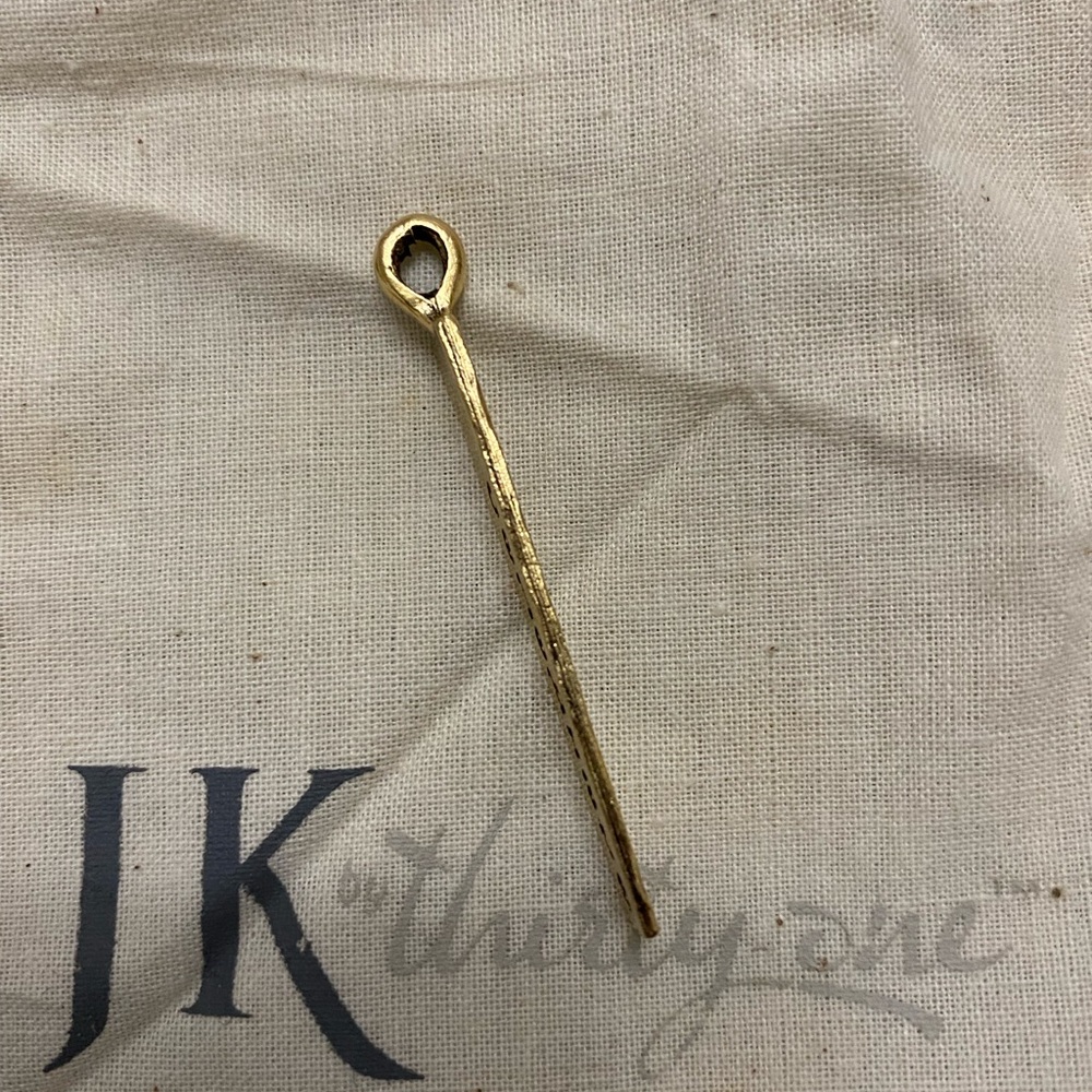 Thirty-One Gold Reva Stamp Charm - Picture 4 of 4